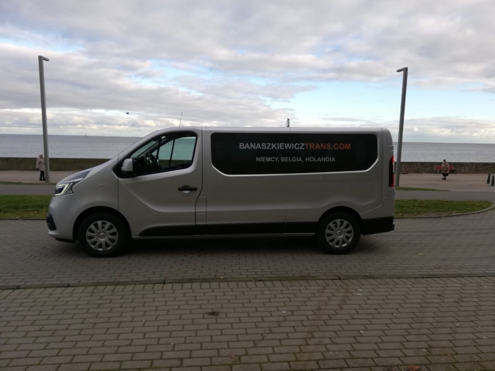 oklejone szyby, łatwo nas poznać